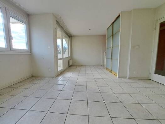 Appartement à vendre 169 000 € 3 pièces 2 chambres 71 m² Étage 4/5 Champfleuri Bourgoin-Jallieu 38300