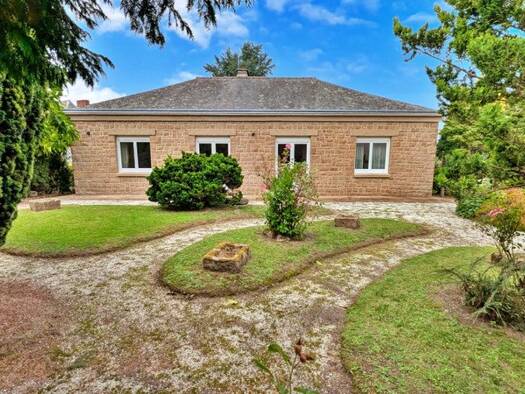 Maison à vendre 228 500 € 8 pièces 6 chambres 165 m² 1 129 m² de terrain Saint-Hilaire-des-Landes 35140