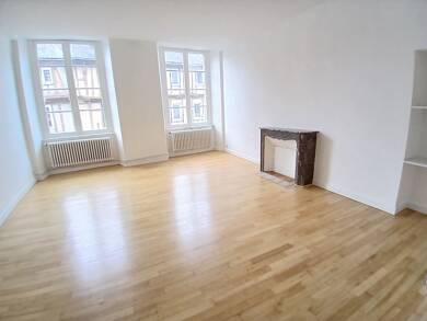Appartement à louer 950 € 4 pièces 3 chambres 99 m² Étage 1/3 Quimperle 29300
