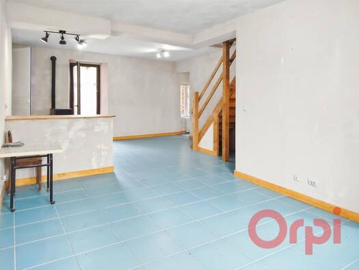 Maison de ville à vendre 49 500 € 4 pièces 3 chambres 113 m² 20 m² de terrain Châteaumeillant 18370