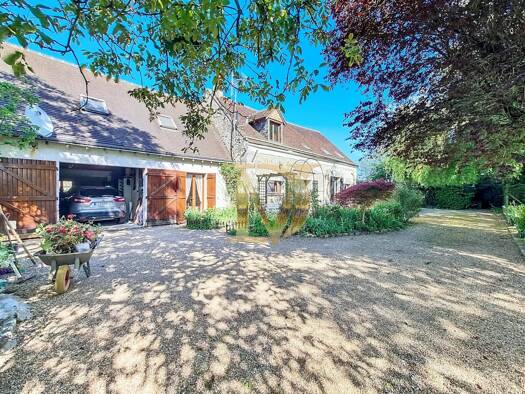 Maison à vendre 330 750 € 7 pièces 6 chambres 191 m² 3 500 m² de terrain Francueil 37150