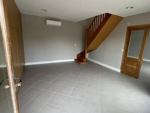 Local commercial à louer 1 340 € 77 m² de surface de vente Parc Montaigne-Église Fontenay-le-Fleury 78330