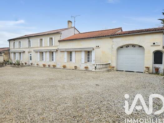 Maison à vendre 275 000 € 10 pièces 4 chambres 265,64 m² 1 003 m² de terrain Berneuil 17460