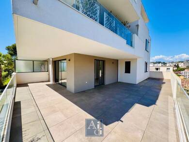 Appartement à louer 2 000 € 3 pièces 2 chambres 65 m² Étage 1/3 Le Cannet 06110