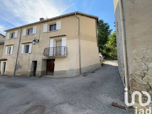 Maison à vendre 79 000 € 7 pièces 6 chambres 164 m² Moriez 04170