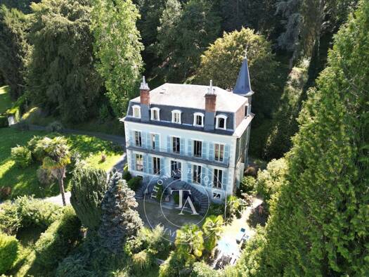 Hôtel particulier à vendre 1 295 000 € 12 pièces 5 chambres 480 m² 17 000 m² de terrain Pau 64000
