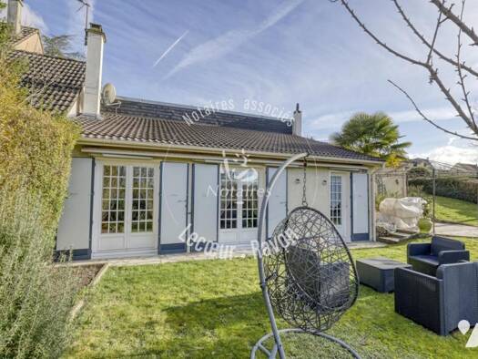 Maison de plain-pied à vendre 273 000 € 5 pièces 3 chambres 96 m² 301 m² de terrain Mantes-la-Ville 78711