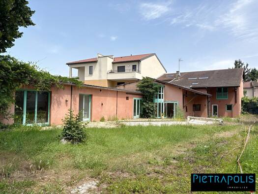 Maison à vendre 325 000 € 12 pièces 7 chambres 277 m² 840 m² de terrain Pusignan 69330