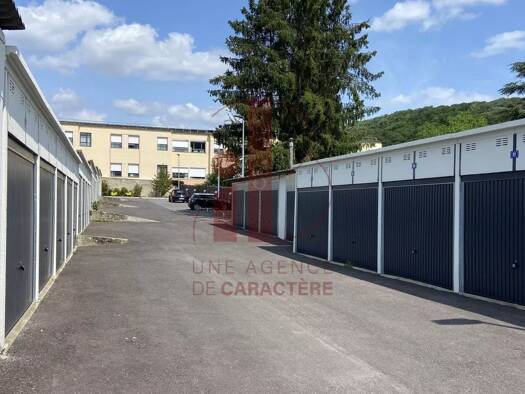 Parking à vendre 1 200 000 € 1 745 m² Chevreuse 78460