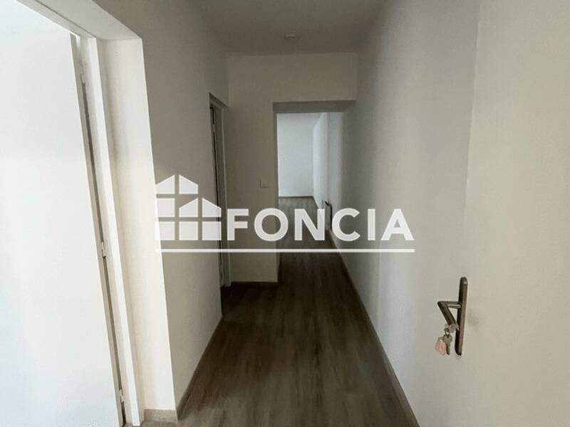 Maison à louer, 63m², KERLAZ