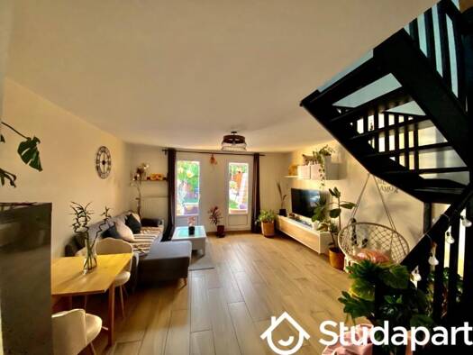 Colocation à louer 700 € 1 pièce 1 chambre 12 m² disponible dès maintenant Le Terroir Cergy 95800