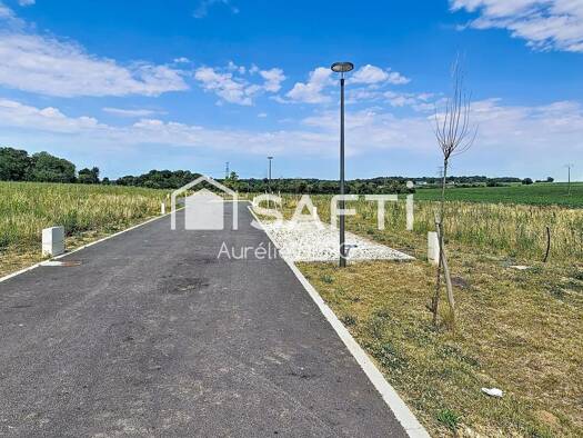 Terrain constructible viabilisé à vendre 33 000 € 547 m² de terrain Écoyeux 17770