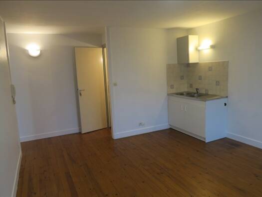Appartement à louer 525 € 2 pièces 1 chambre 34 m² Étage 2/2 Saint Pierre Royan 17200