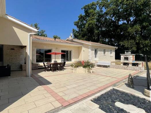 Maison à vendre 572 000 € 8 pièces 5 chambres 226 m² 9 323 m² de terrain Plaisance 24560