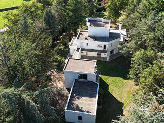 Villa à vendre 598 000 € 7 pièces 4 chambres 260 m² 4 900 m² de terrain Aveizieux 42330