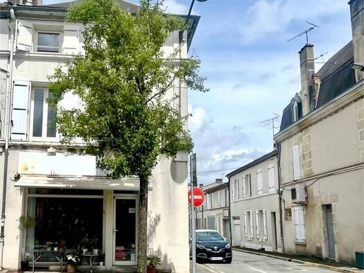 Immeuble à vendre 178 920 € 108 m² Champ de Foire Cognac 16100