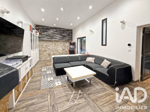 Maison de ville à vendre 299 000 € 4 pièces 2 chambres 80 m² 98 m² de terrain Gouvernes 77400