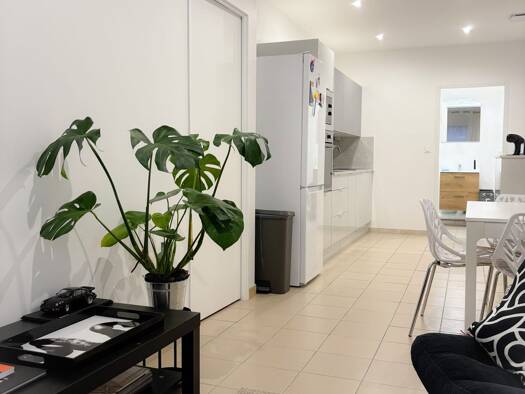 Colocation à louer 1 225 € 4 pièces 3 chambres 77,55 m² Étage 1/1 Nîmes 30000