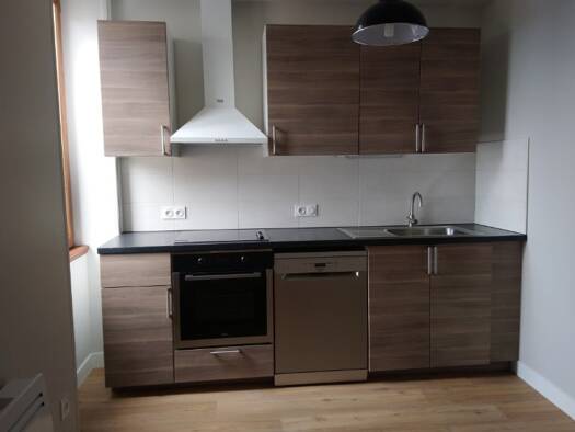 Appartement à louer 650 € 3 pièces 2 chambres 68 m² Étage 1/2 Bouvent Oyonnax 01100