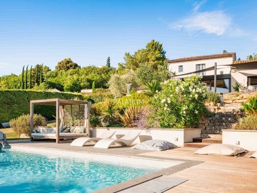 Villa à vendre 1 390 000 € 7 pièces 5 chambres 268,3 m² 10 692 m² de terrain Pierrevert 04860