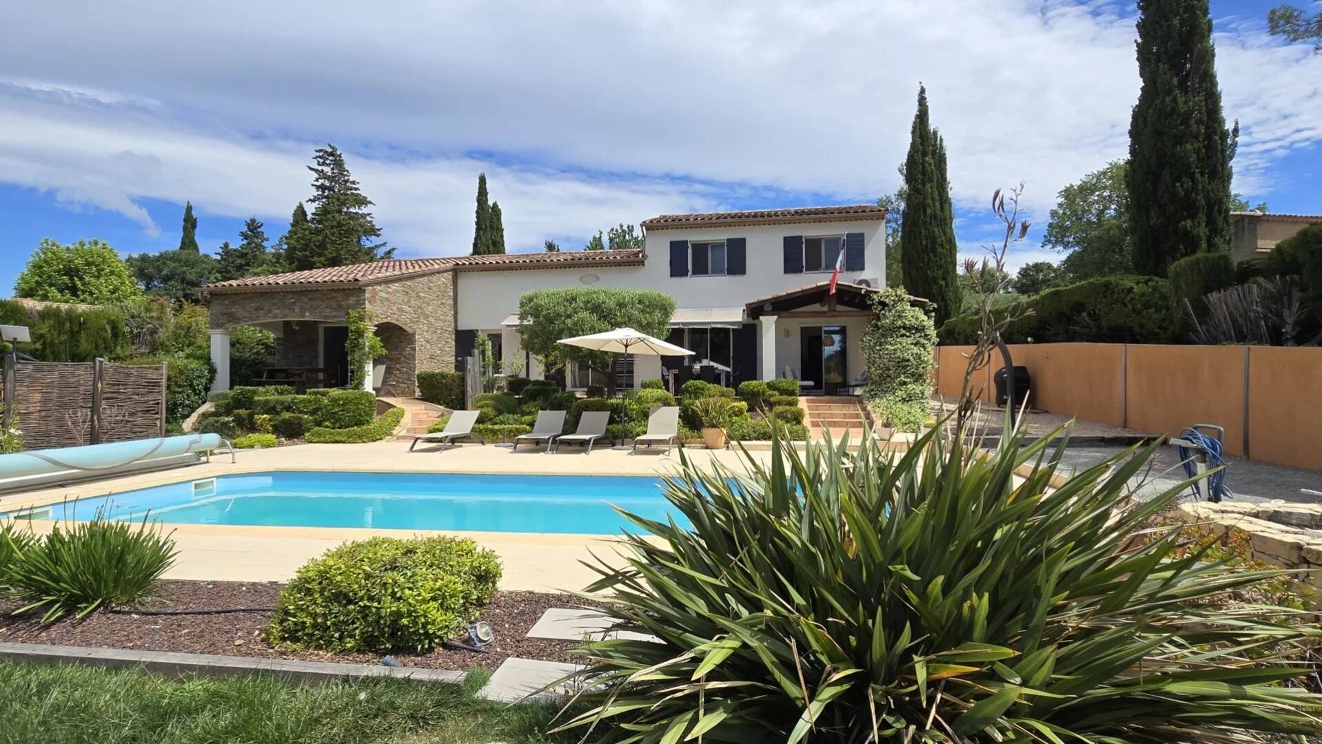 Maison à vendre, 240m², BAGNOLS EN FORET