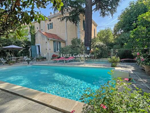 Maison de ville à vendre 660 000 € 6 pièces 3 chambres 208 m² 469 m² de terrain Zone Périphérique Urbaine Carpentras 84200