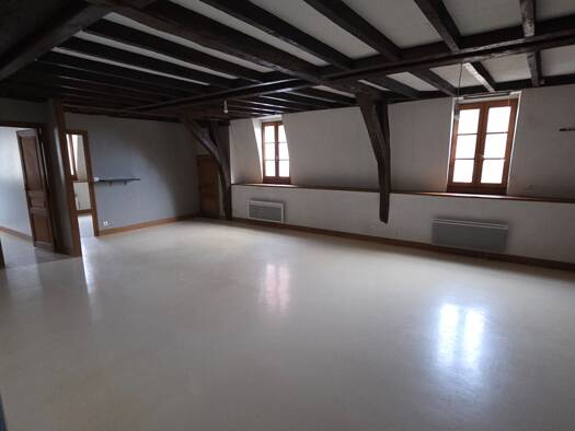 Appartement à louer 550 € 3 pièces 2 chambres 77 m² Étage 3/3 Saint Martin-Saint Etienne Nevers 58000