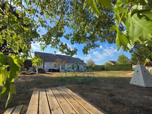 Maison de plain-pied à vendre 264 500 € 6 pièces 4 chambres 135,9 m² 3 096 m² de terrain Mur-de-Sologne 41230
