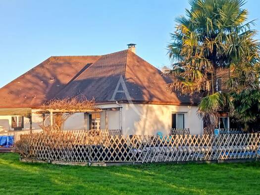 Maison à vendre 546 640 € 12 pièces 9 chambres 293 m² 3 645 m² de terrain Étrépagny 27150