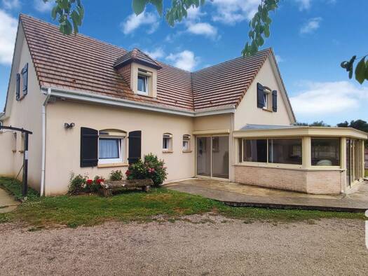 Maison à vendre 376 000 € 8 pièces 5 chambres 217 m² 1 620 m² de terrain Le Cormier 27120