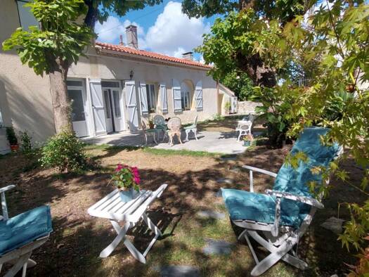 Maison à vendre 171 000 € 5 pièces 2 chambres 109 m² 675 m² de terrain Saint-Estèphe 33180