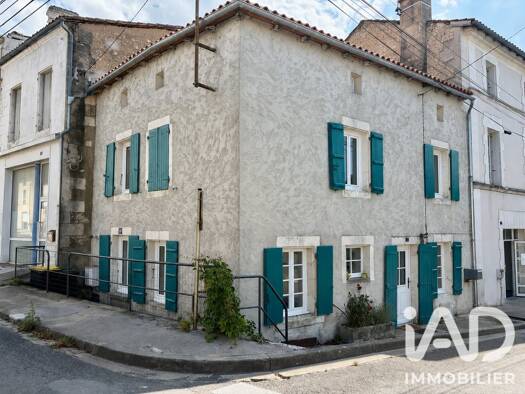 Maison de ville à vendre 158 000 € 4 pièces 2 chambres 101 m² 69 m² de terrain Nord Barbezieux-Saint-Hilaire 16300