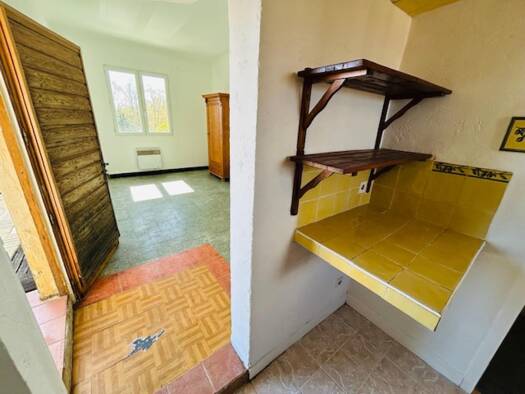 Appartement à vendre 48 600 € 1 pièce 24 m² Étage 3/3 Chevalier de Folard-Sources Sud Avignon 84000