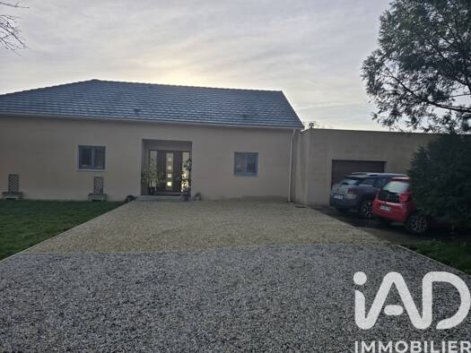 Maison à vendre 335 000 € 4 pièces 3 chambres 154 m² 2 571 m² de terrain Issé 44520
