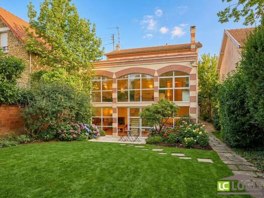 Maison à louer 3 500 € 5 pièces 3 chambres 164,1 m² 453 m² de terrain Le Pave de l'Hay Bourg-la-Reine 92340