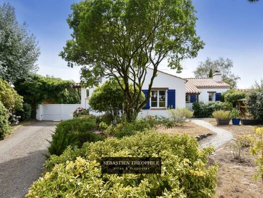 Maison de plain-pied à vendre 447 800 € 5 pièces 4 chambres 140 m² 1 000 m² de terrain Le Fenouiller 85800