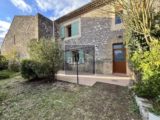 Appartement à louer 1 250 € 4 pièces 3 chambres 122 m² 1 étages Rognes 13840