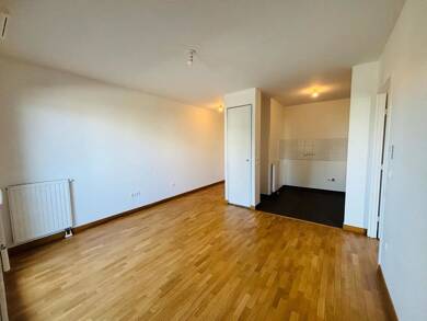 Appartement à louer 1 100 € 2 pièces 1 chambre 39,1 m² 1er étage Zone d'Activité Vélizy-Villacoublay 78140