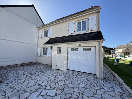 Maison à vendre 241 500 € 6 pièces 4 chambres 97 m² 398 m² de terrain Vallée Violette-Grande Bruère Joué-lès-Tours 37300