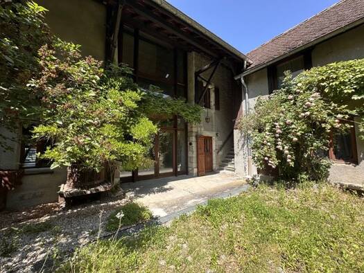 Maison à vendre 1 598 000 € 10 pièces 3 chambres 230 m² 561 m² de terrain Nord Est Saint-Julien-en-Genevois 74160