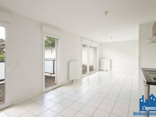 Appartement à vendre 199 500 € 3 pièces 2 chambres 66 m² Étage 3/3 Cenon 33150