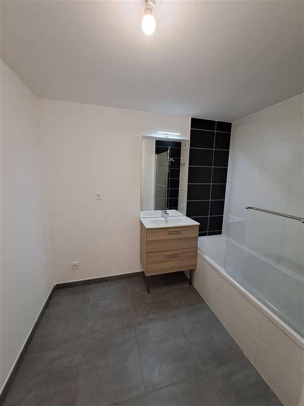 Maison à louer, 62m², LA TOUR DE SALVAGNY