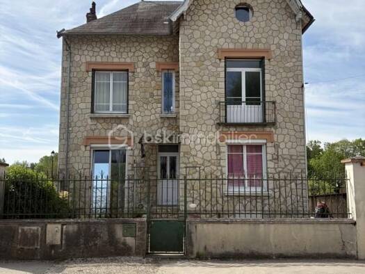 Demeure à vendre 153 000 € 8 pièces 6 chambres 190,12 m² Brienon-sur-Armançon 89210