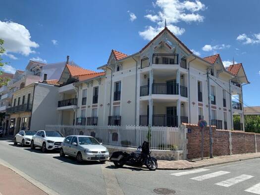 Appartement à louer 1 965 € 4 pièces 3 chambres 102 m² 1er étage Ville d'Ete Arcachon 33120