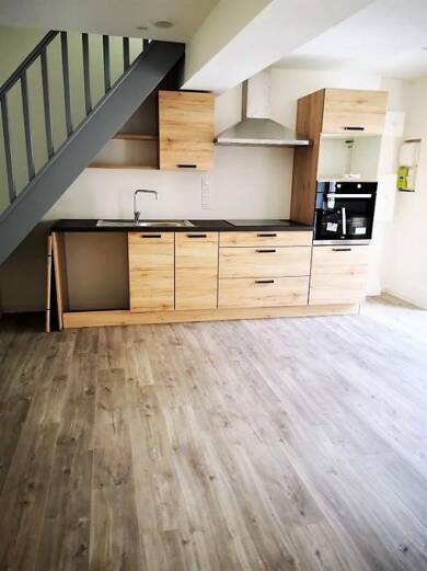 Appartement à louer 630 € 2 pièces 1 chambre 57 m² Dernier étage, Étage 2/2 Crémieu 38460