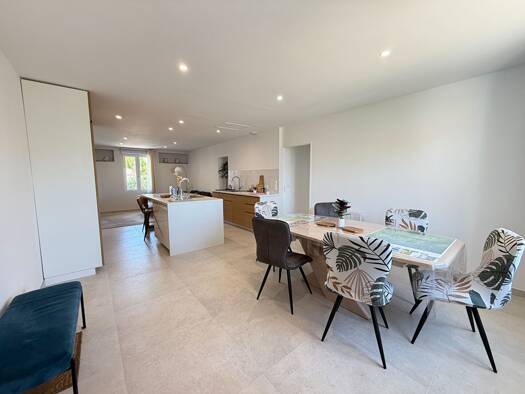 Appartement à vendre 278 130 € 3 pièces 2 chambres 86,98 m² 1er étage Saint Pierre Royan 17200