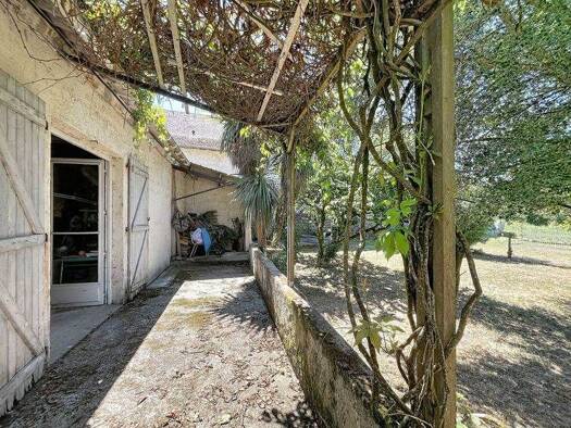 Immeuble à vendre 180 000 € 420 m² Laroin 64110