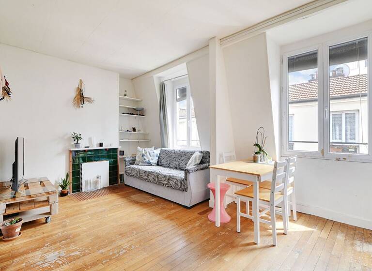 Appartement à vendre 299 000 € 2 pièces 1<br/>chambre 39 m²<br/>superficie Dernier étage, 5/5<br/>étage La Chapelle-Marx Dormoy Paris 18ème 75018