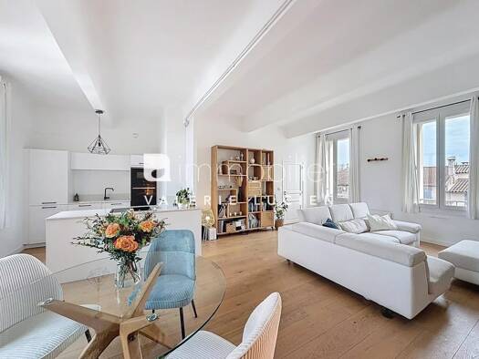 Appartement à vendre 375 000 € 3 pièces 2 chambres 83 m² 3ème étage Centre Ville Saint-Rémy-de-Provence 13210