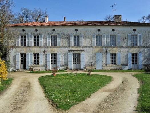 Maison à vendre 497 490 € 10 pièces 5 chambres 368 m² 21 143 m² de terrain Saint-Germain-de-Marencennes 17700